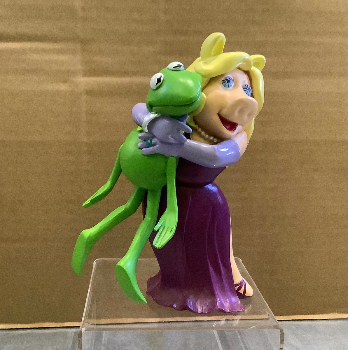 Sesame Street Muppets Miss Piggy Hugging Kermit the Frog By Peter Mook –  Artesano Galleria